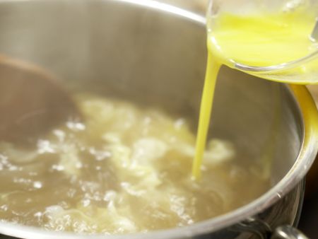 Scharf-saure Suppe Zubereitung Schritt 7 Scharf-saure Suppe Zubereitung Schritt 7