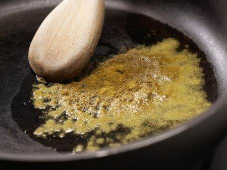 Scharfe Curry-Mango-Nudeln Zubereitung Schritt 5 Scharfe Curry-Mango-Nudeln Zubereitung Schritt 5