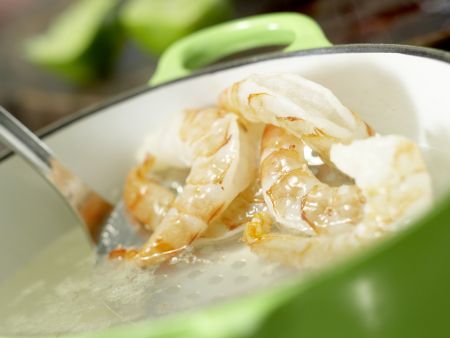 Scharfe Garnelen auf Avocadocreme Zubereitung Schritt 2 Scharfe Garnelen auf Avocadocreme Zubereitung Schritt 2