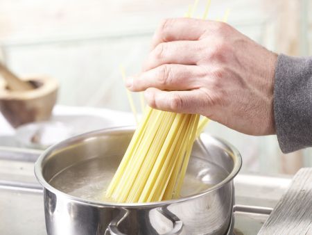 Scharfe Krebsfleisch-Pasta Zubereitung Schritt 6 Scharfe Krebsfleisch-Pasta Zubereitung Schritt 6