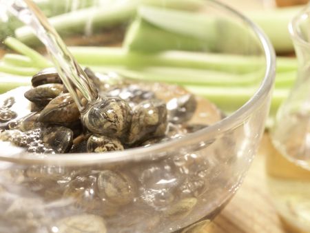 Scharfe Muschelsuppe Zubereitung Schritt 1 Scharfe Muschelsuppe Zubereitung Schritt 1