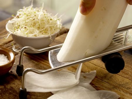 Scharfe Rettichröllchen Zubereitung Schritt 1 Scharfe Rettichröllchen Zubereitung Schritt 1