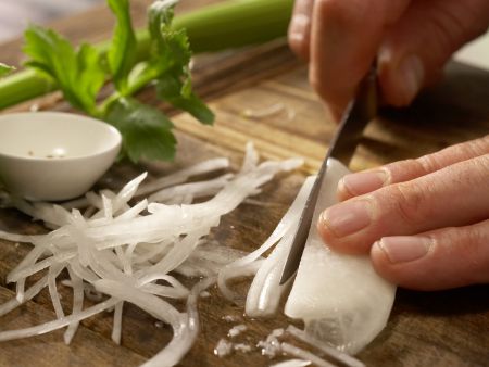 Scharfe Rettichröllchen Zubereitung Schritt 3 Scharfe Rettichröllchen Zubereitung Schritt 3