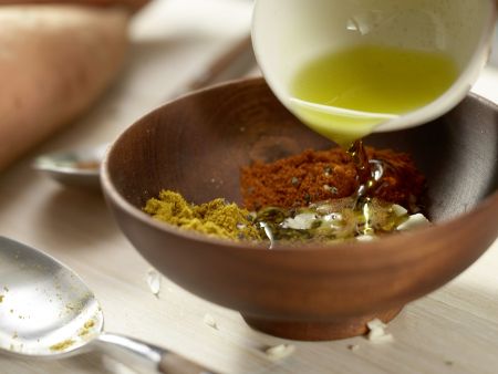Scharfe Süßkartoffeln vom Blech Zubereitung Schritt 2 Scharfe Süßkartoffeln vom Blech Zubereitung Schritt 2