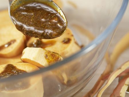 Scharfe Süßkartoffeln vom Blech Zubereitung Schritt 4 Scharfe Süßkartoffeln vom Blech Zubereitung Schritt 4
