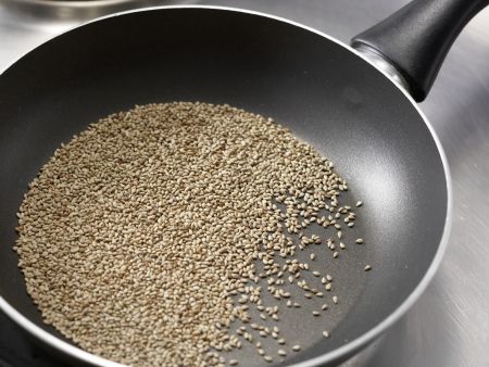 Schichtsalat mit Paprika und Sesam Zubereitung Schritt 7 Schichtsalat mit Paprika und Sesam Zubereitung Schritt 7