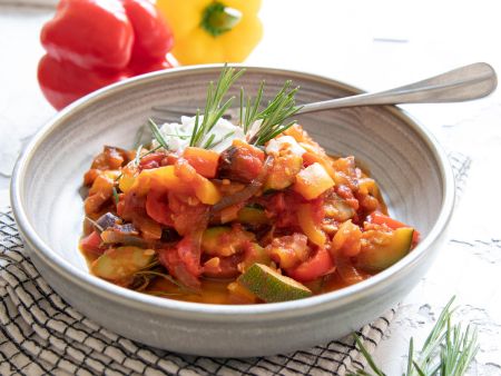 Schnelles Ratatouille mit Ziegenfrischkäse