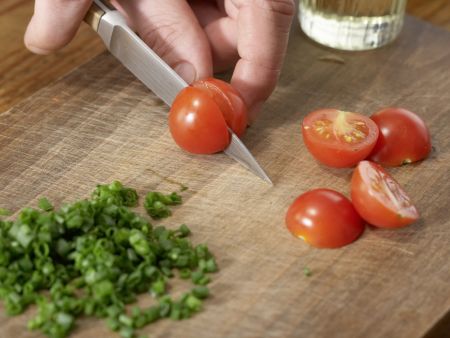 Schnittlauchbrot mit Tomaten Zubereitung Schritt 1 Schnittlauchbrot mit Tomaten Zubereitung Schritt 1