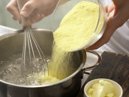 Schnitzel mit Tomatensauce und Polenta Zubereitung Schritt 1 Schnitzel mit Tomatensauce und Polenta Zubereitung Schritt 1
