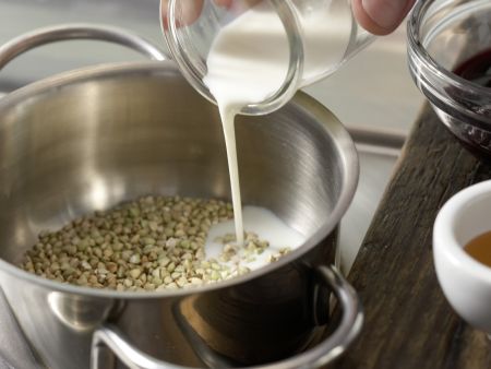 Schoko-Kirsch-Quark Zubereitung Schritt 1 Schoko-Kirsch-Quark Zubereitung Schritt 1