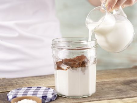 Schoko-Shake Zubereitung Schritt 1 Schoko-Shake Zubereitung Schritt 1