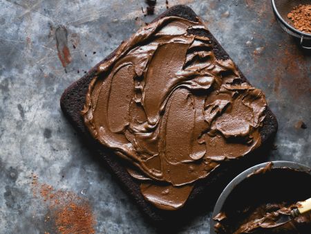 Schokoladen-Kürbis-Kuchen mit Kürbis-Tahini-Ganache