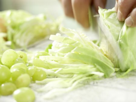 Schollenröllchen auf Spitzkohl Zubereitung Schritt 4 Schollenröllchen auf Spitzkohl Zubereitung Schritt 4