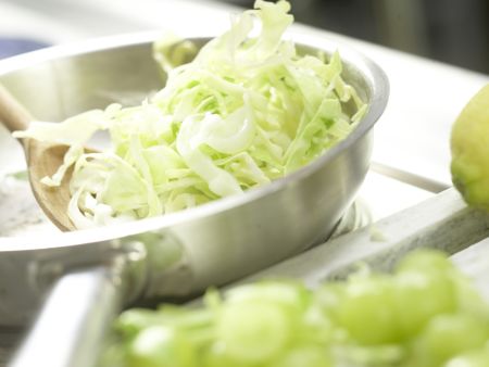 Schollenröllchen auf Spitzkohl Zubereitung Schritt 6 Schollenröllchen auf Spitzkohl Zubereitung Schritt 6