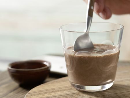 Schwarz-weißer Smoothie Zubereitung Schritt 2 Schwarz-weißer Smoothie Zubereitung Schritt 2