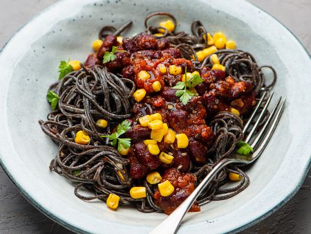 Schwarze-Bohnen-Spaghetti mit Chili sin Carne