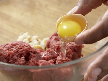 Selbstgemachte Cheeseburger Zubereitung Schritt 2 Selbstgemachte Cheeseburger Zubereitung Schritt 2