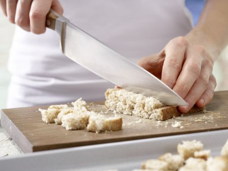 Semmelknödel auf Gemüse Zubereitung Schritt 1 Semmelknödel auf Gemüse Zubereitung Schritt 1