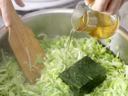 Semmelknödel auf Gemüse Zubereitung Schritt 6 Semmelknödel auf Gemüse Zubereitung Schritt 6