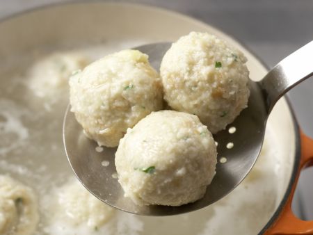 Semmelknödel mit Rahmpilzen – smarter Zubereitung Schritt 6 Semmelknödel mit Rahmpilzen – smarter Zubereitung Schritt 6