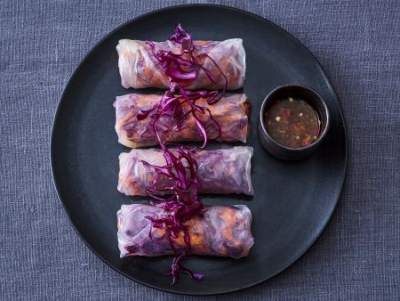 Sommerrollen mit Rotkohl und Chili-Dip