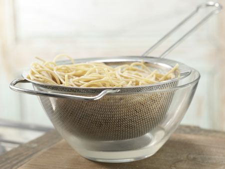 Spaghetti mit Bärlauch-Mandel-Pesto Zubereitung Schritt 6 Spaghetti mit Bärlauch-Mandel-Pesto Zubereitung Schritt 6