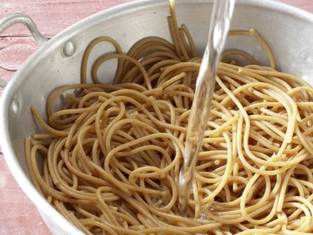 Spaghetti-Garnelen-Päckchen Zubereitung Schritt 3 Spaghetti-Garnelen-Päckchen Zubereitung Schritt 3