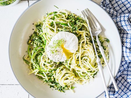 Spaghetti mit pochiertem Ei