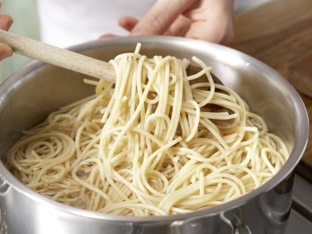 Spaghetti-Topf mit Wirsing Zubereitung Schritt 9 Spaghetti-Topf mit Wirsing Zubereitung Schritt 9