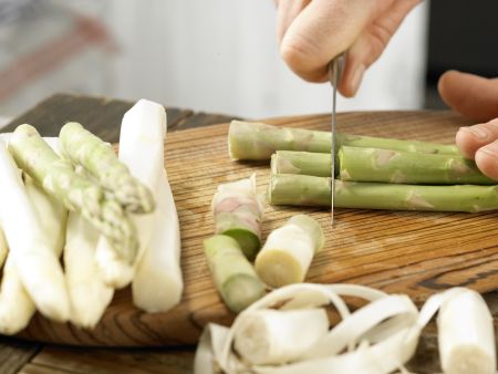 Spargel mit Eier-Vinaigrette Zubereitung Schritt 2 Spargel mit Eier-Vinaigrette Zubereitung Schritt 2