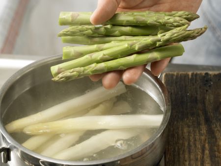 Spargel mit Eier-Vinaigrette Zubereitung Schritt 6 Spargel mit Eier-Vinaigrette Zubereitung Schritt 6