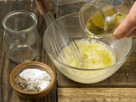 Spargel mit Eier-Vinaigrette Zubereitung Schritt 7 Spargel mit Eier-Vinaigrette Zubereitung Schritt 7