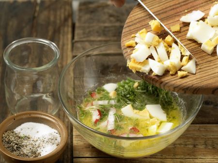Spargel mit Eier-Vinaigrette Zubereitung Schritt 8 Spargel mit Eier-Vinaigrette Zubereitung Schritt 8