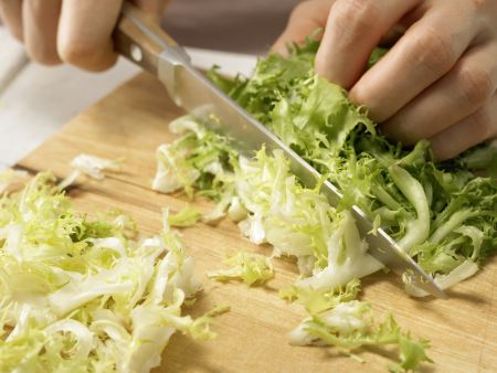 Spargel-Frisée-Salat Zubereitung Schritt 4 Spargel-Frisée-Salat Zubereitung Schritt 4