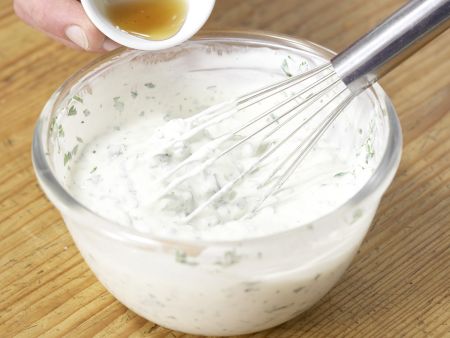Spargel-Muffins mit Kräuter-Dip Zubereitung Schritt 10 Spargel-Muffins mit Kräuter-Dip Zubereitung Schritt 10