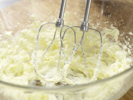 Spargel-Muffins mit Kräuter-Dip Zubereitung Schritt 4 Spargel-Muffins mit Kräuter-Dip Zubereitung Schritt 4