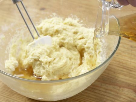 Spargel-Muffins mit Kräuter-Dip Zubereitung Schritt 6 Spargel-Muffins mit Kräuter-Dip Zubereitung Schritt 6