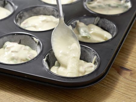 Spargel-Muffins mit Kräuter-Dip Zubereitung Schritt 8 Spargel-Muffins mit Kräuter-Dip Zubereitung Schritt 8