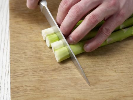 Spargel auf Schollenfilet Zubereitung Schritt 1 Spargel auf Schollenfilet Zubereitung Schritt 1