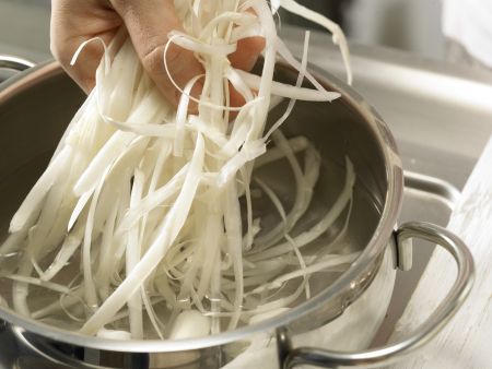 Spargelcremesuppe – smarter Zubereitung Schritt 4 Spargelcremesuppe – smarter Zubereitung Schritt 4