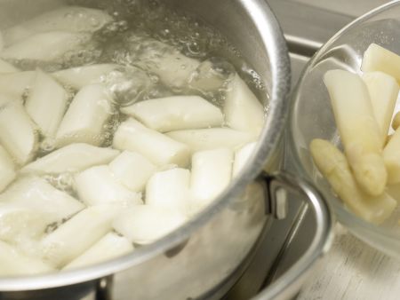 Spargelcremesuppe – smarter Zubereitung Schritt 6 Spargelcremesuppe – smarter Zubereitung Schritt 6