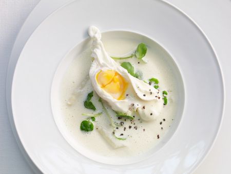 Spargelsuppe mit Ei Rezept