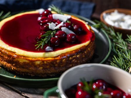 Spekulatius Cheesecake mit Kirschen und Rosmarin