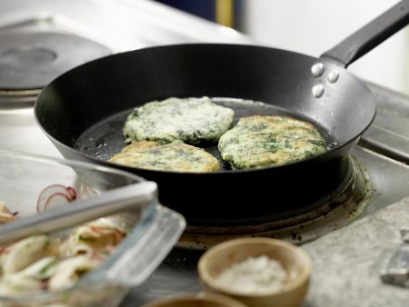 Spinat-Quark-Plätzchen Zubereitung Schritt 8 Spinat-Quark-Plätzchen Zubereitung Schritt 8