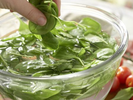 Spinatsalat mit Zander Zubereitung Schritt 5 Spinatsalat mit Zander Zubereitung Schritt 5