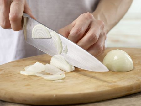 Spitzkohl-Flammkuchen Zubereitung Schritt 2 Spitzkohl-Flammkuchen Zubereitung Schritt 2