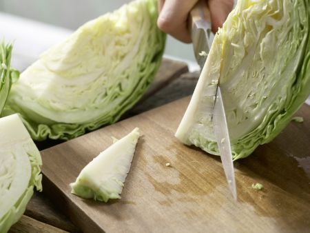 Spitzkohl-Morchel-Gemüse Zubereitung Schritt 5 Spitzkohl-Morchel-Gemüse Zubereitung Schritt 5