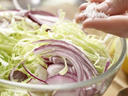 Spitzkohl-Waldorf-Salat Zubereitung Schritt 3 Spitzkohl-Waldorf-Salat Zubereitung Schritt 3