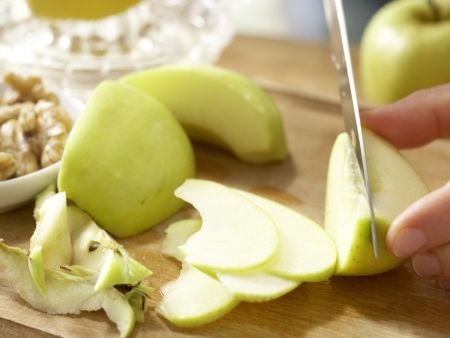 Spitzkohl-Waldorf-Salat Zubereitung Schritt 5 Spitzkohl-Waldorf-Salat Zubereitung Schritt 5