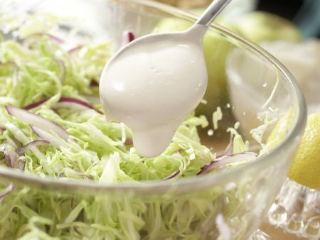 Spitzkohl-Waldorf-Salat Zubereitung Schritt 6 Spitzkohl-Waldorf-Salat Zubereitung Schritt 6